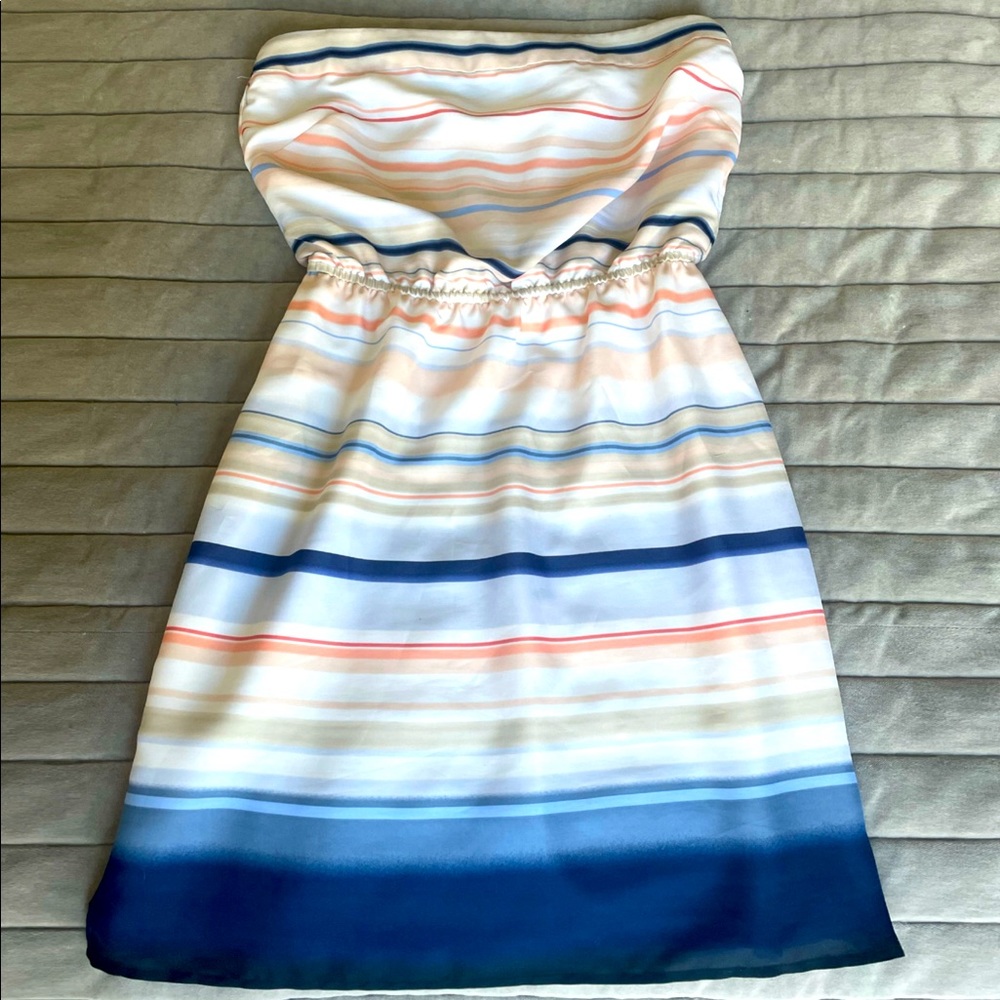 Strapless mini dress, light colors